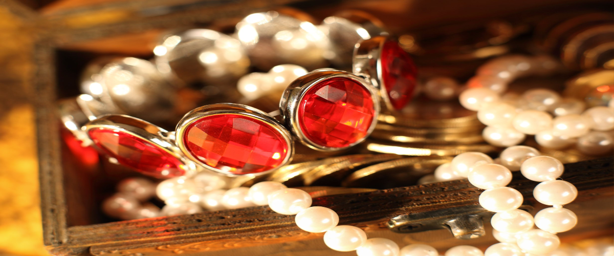 Guide to Selling Your Jewelry in Chicago: Tips from a Jewelry Buyer