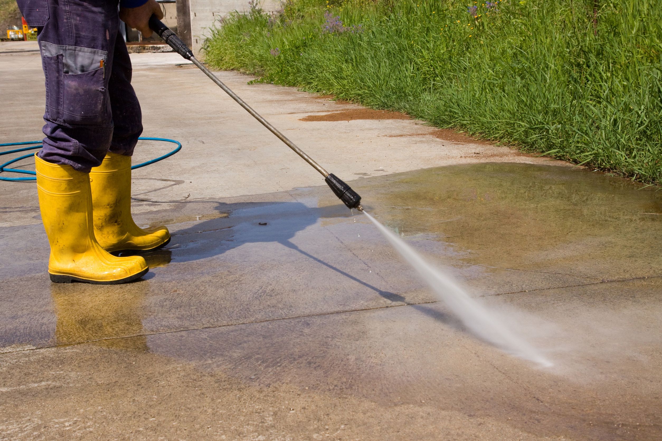 Residential Pressure Washing in Overland Park Can Pay Dividends