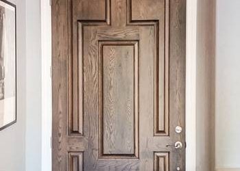 Choosing Wood Grain Direction for a Cleaner Modern Wood Door Design