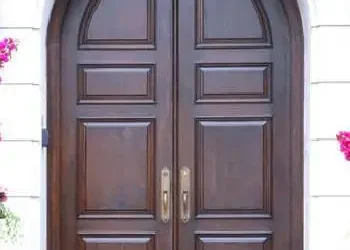 When Does an Arched Entryway Need a Custom Front Door?